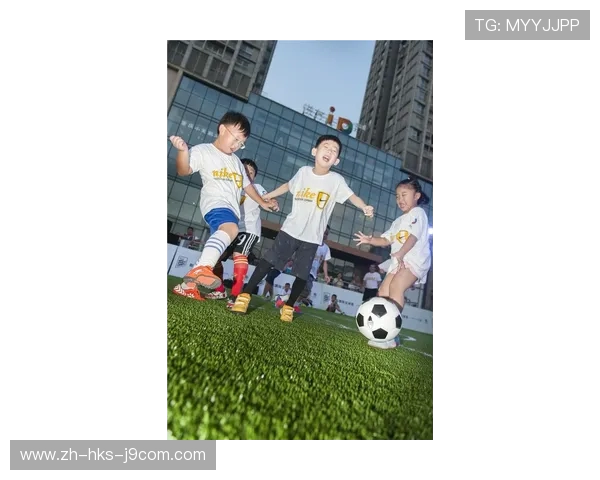 足球梦想从这里起航，打造专属于你的微信主页背景